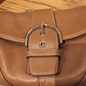 Small tan Coach leather purse in EUC